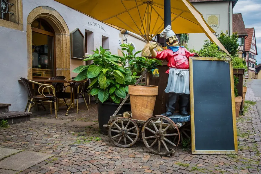 Milano celebra 110 botteghe storiche centenarie: un patrimonio vivo di quartieri, mestieri e memoria