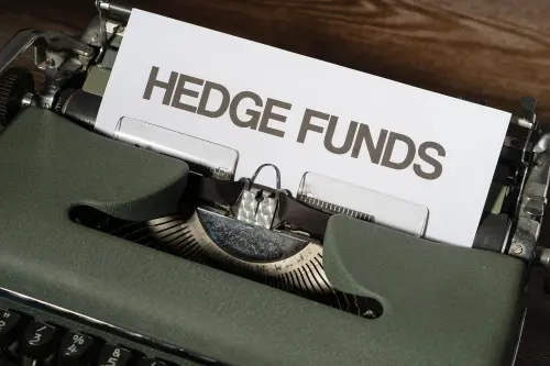 Investire in hedge fund: come funzionano, rischi reali e criteri pratici per valutarli