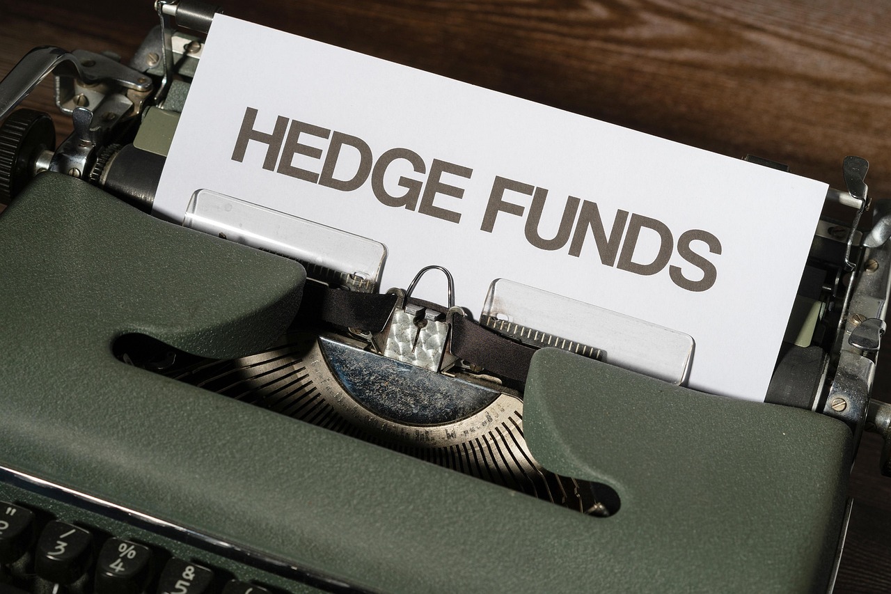 Investire in hedge fund: come funzionano, rischi reali e criteri pratici per valutarli