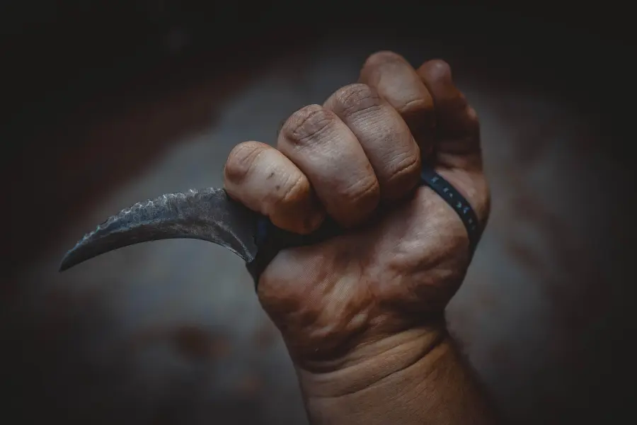 Milano, rapina con coltello e catena: due fermi dopo l’aggressione in via Padova