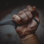 Milano, rapina con coltello e catena: due fermi dopo l’aggressione in via Padova