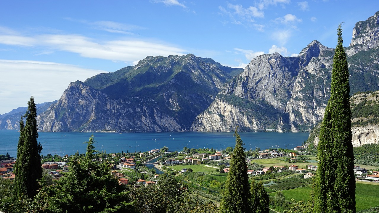 Un piano scientifico unitario per il Lago di Garda: firmato l’accordo tra Regioni e Insubria