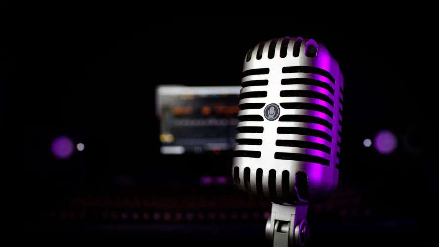 Elisa Battista: la mente di Lisebatys tra musica, moda e filosofia