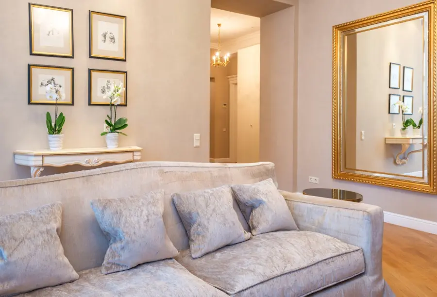 Oro e superfici: come cambiano le scelte decorative nelle case milanesi