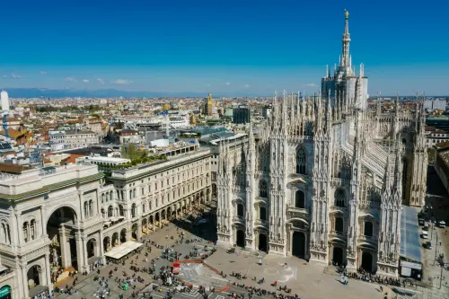 Milano, “Ritratti di Famiglia” a Palazzo Pirelli dal 12 maggio