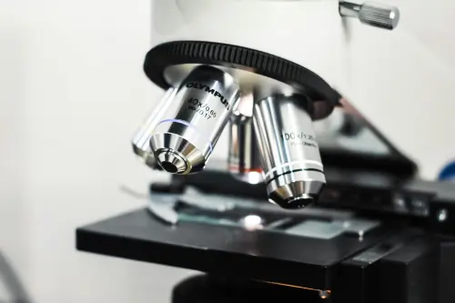 Lombardia, nella regione oltre metà degli studi clinici sui farmaci