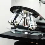 Lombardia, nella regione oltre metà degli studi clinici sui farmaci