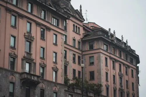 La sicurezza nei condomini: a Milano Grate a scomparsa e il superamento del decoro architettonico
