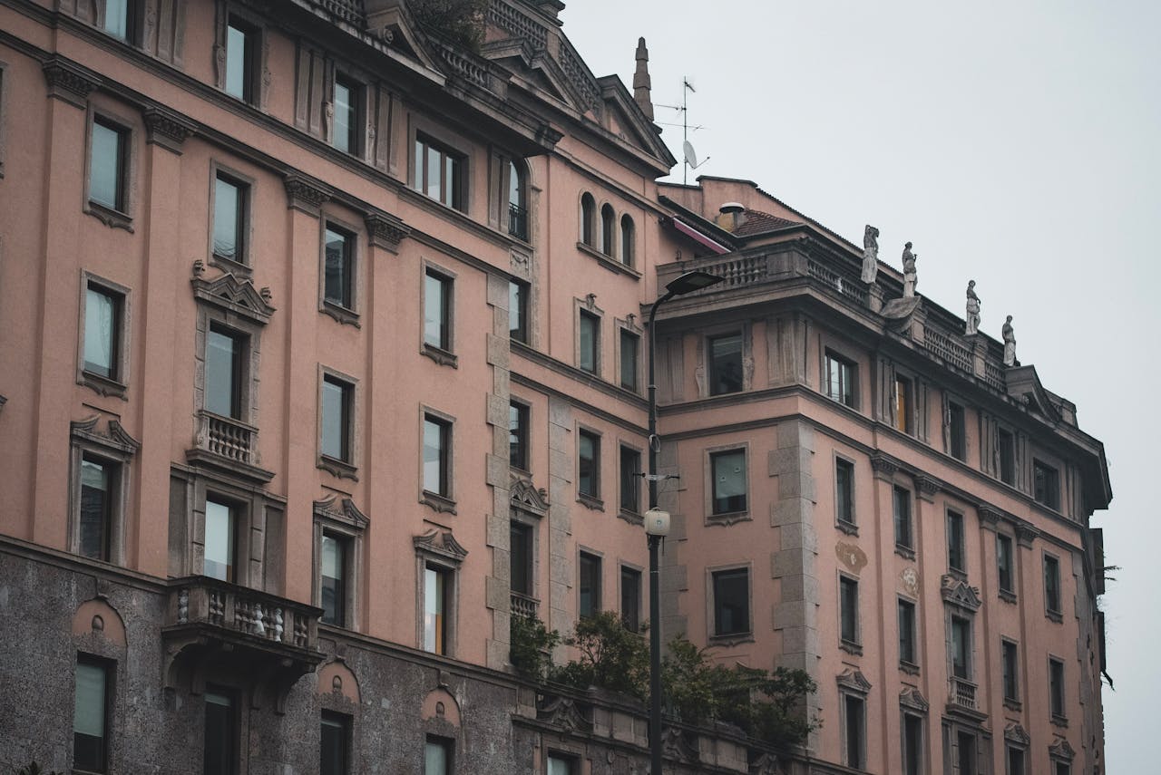 La sicurezza nei condomini: a Milano Grate a scomparsa e il superamento del decoro architettonico
