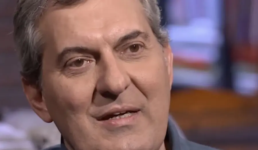 Maturità 2026, tra le tracce anche Alzarsi all'alba dello scrittore milanese Mario Calabresi