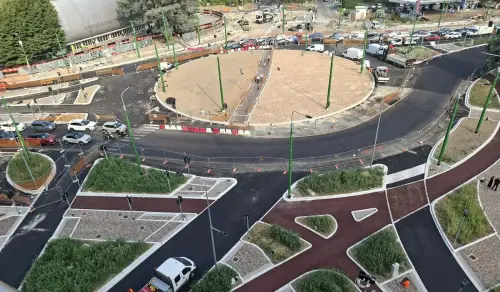 Milano, riapre piazza Stuparich: nuovi alberi, piste ciclabili e corsia preferenziale per la 90-91