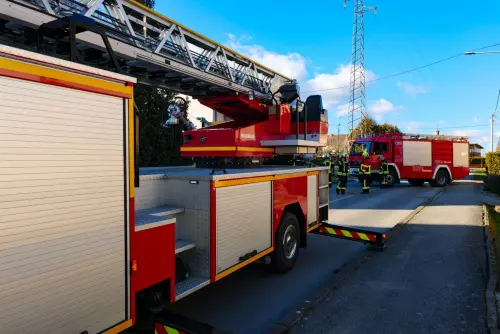 Incendio in una palazzina a Cusano Milanino: otto persone intossicate