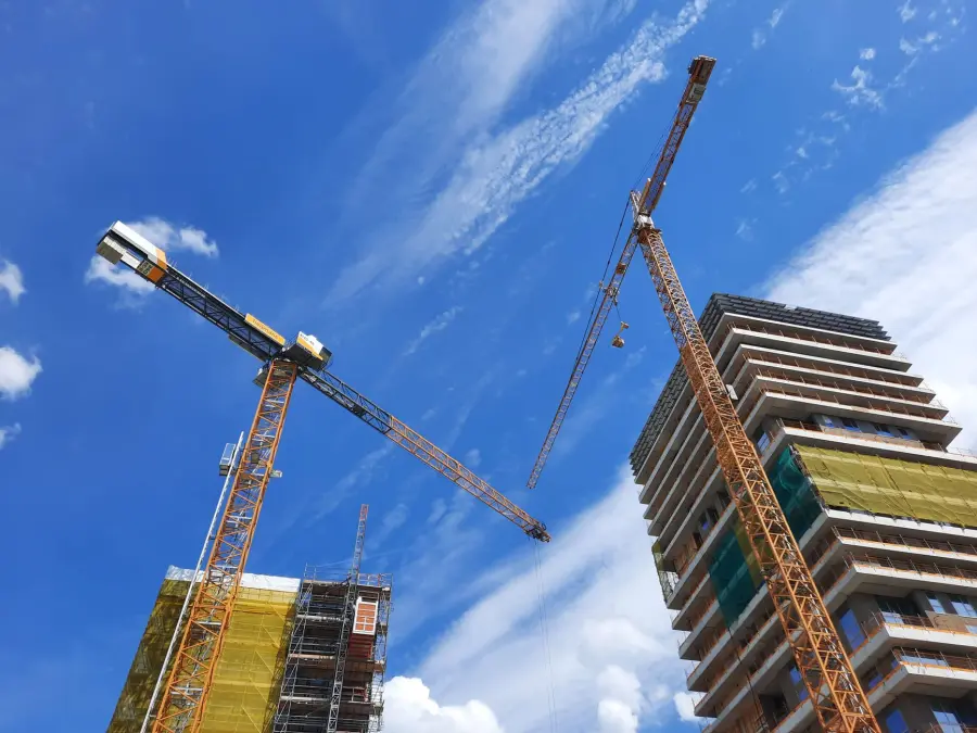 Milano, cantieri aperti dalle 6 del mattino: scatta la deroga ai limiti acustici