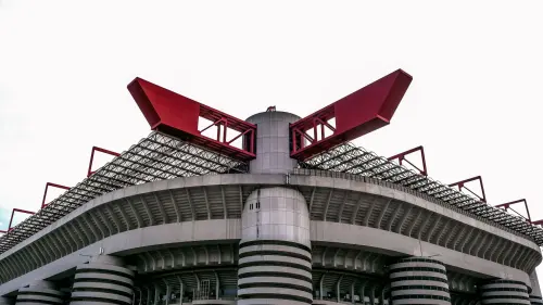 San Siro verso il nuovo stadio: demolita la biglietteria e chiuso il parco