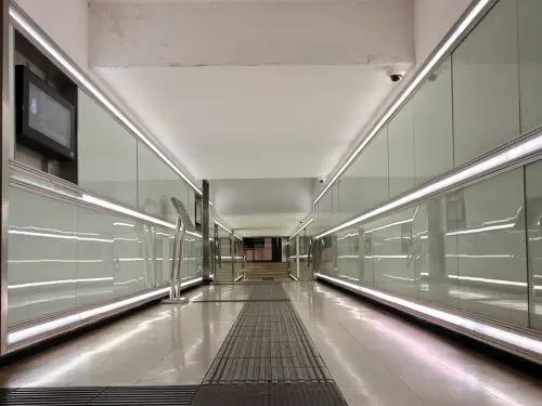 Milano, un negozio su due è chiuso nei mezzanini della metro: piano da 21 milioni di euro