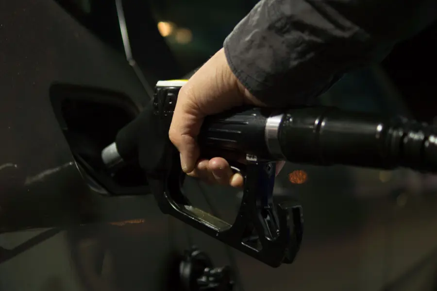 Caro benzina, il primato nazionale è a Milano: i prezzi raggiunti al self service