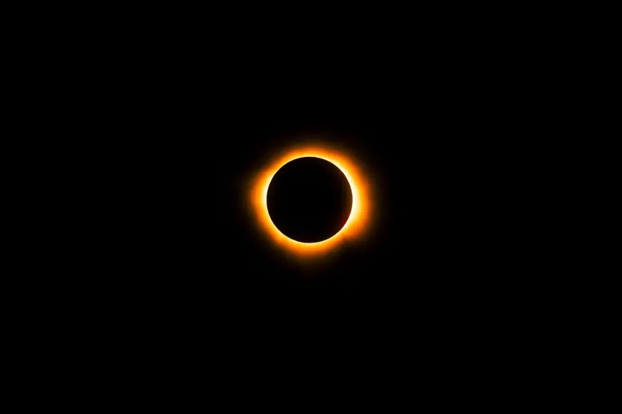 Eclissi solare a Milano 12 agosto: quando e come osservarla