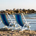 Vacanze estive: da Milano al mare servono 2.325 euro per una settimana