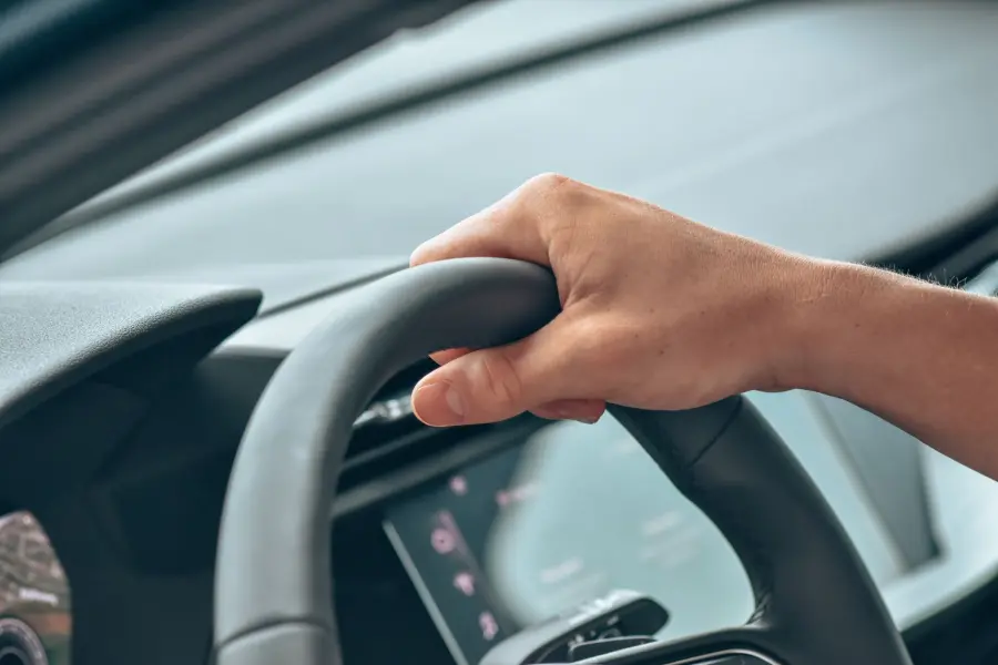 Milano rilancia il car sharing: nuovo bando, più auto elettriche e servizio fino al 2030