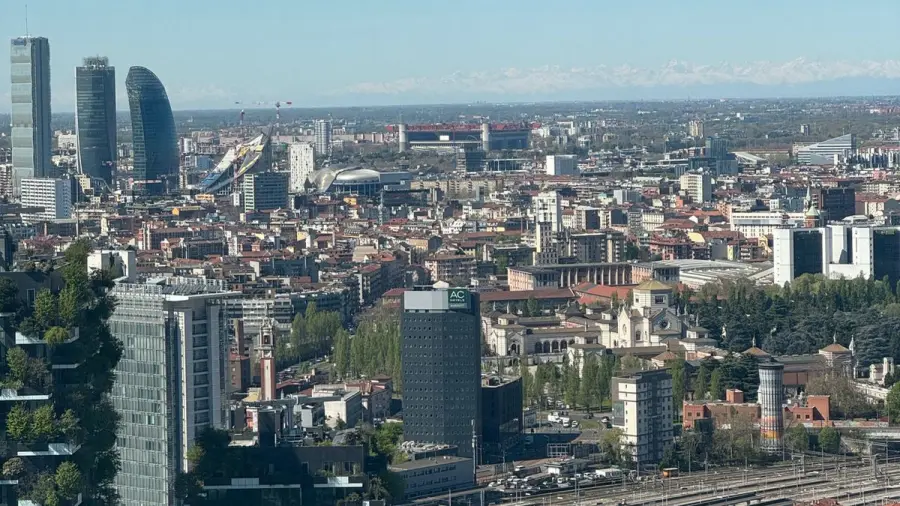 Milano, quasi pronta la nuova piazza davanti alla stazione Garibaldi