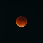 Eclissi lunare del 28 agosto 2026: a che ora vederla da Milano